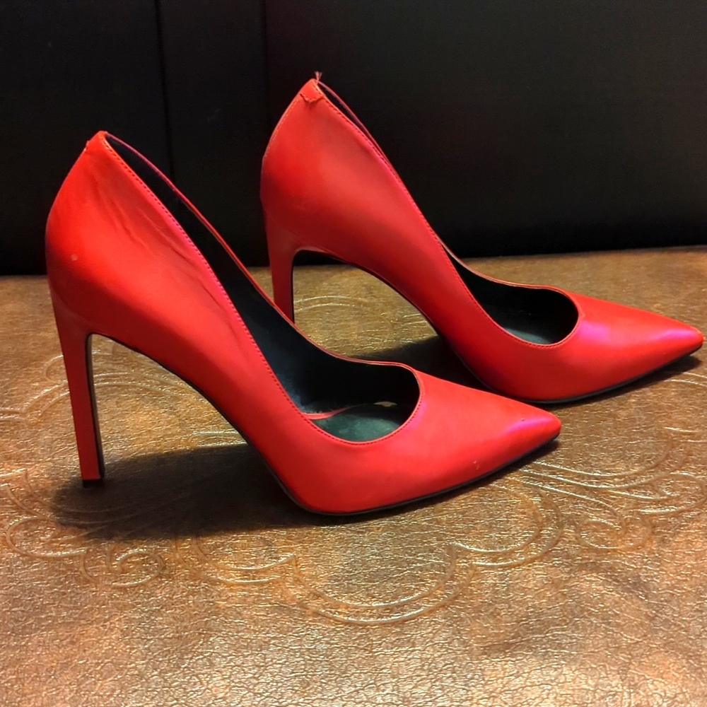Nine west red heel size 8